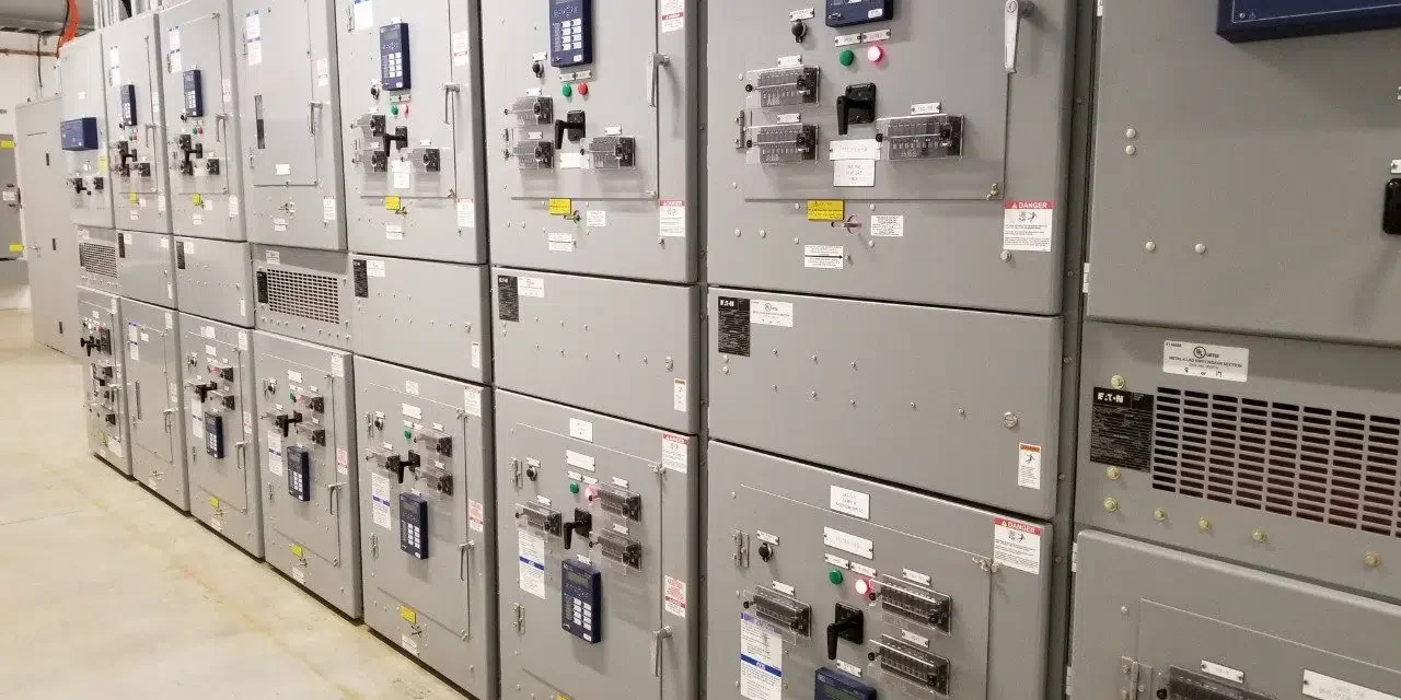How does the selection of materials impact the performance and durability of switchgear?
